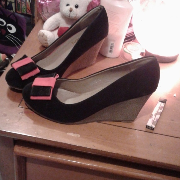 Shoes - Picture 1 of 1